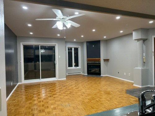 Living Room - 202-3247 Boul. Du Souvenir, Laval (Chomedey), QC 