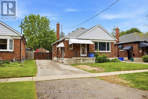 96 OAKES AVENUE  Oshawa (O'Neill), ON L1G 6C6