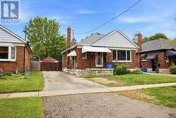 96 OAKES AVENUE Oshawa (O'Neill), ON L1G 6C6