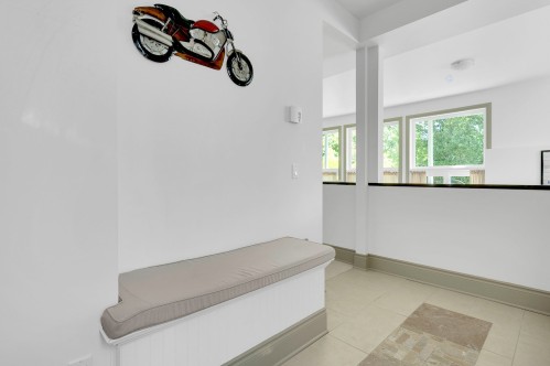 Hall d'entrée/Vestibule - 17 Av. Des Érables, Saint-Sauveur, QC 
