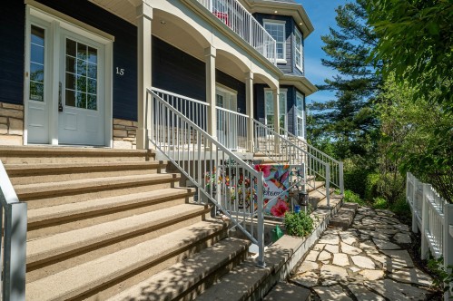 Façade - 17 Av. Des Érables, Saint-Sauveur, QC 
