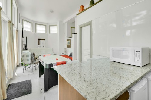 Salle familiale - 17 Av. Des Érables, Saint-Sauveur, QC 