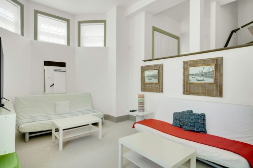 Salle familiale - 17 Av. Des Érables, Saint-Sauveur, QC 