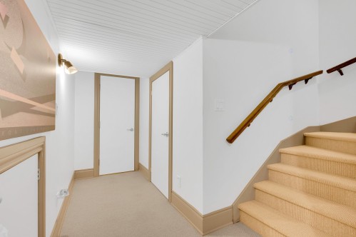 Corridor - 17 Av. Des Érables, Saint-Sauveur, QC 