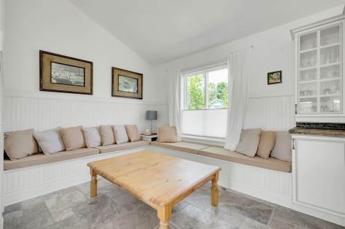 Boudoir - 17 Av. Des Érables, Saint-Sauveur, QC 