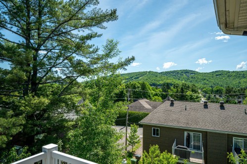 Balcon - 17 Av. Des Érables, Saint-Sauveur, QC 