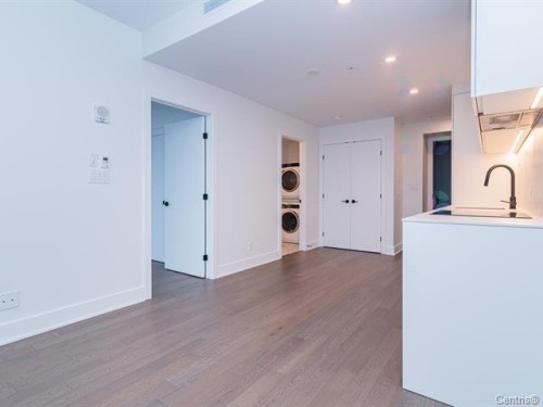 Salon - 2105-720 Rue St-Jacques, Montréal (Ville-Marie), QC 