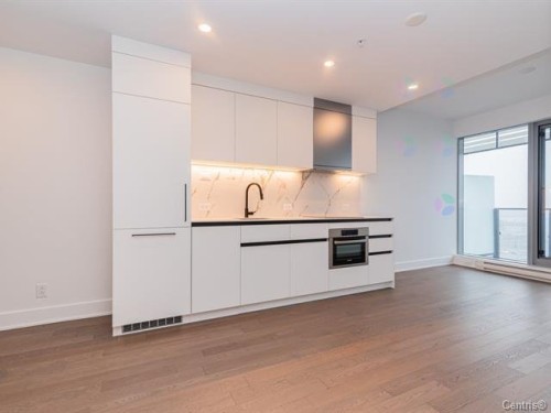 Salon - 2105-720 Rue St-Jacques, Montréal (Ville-Marie), QC 