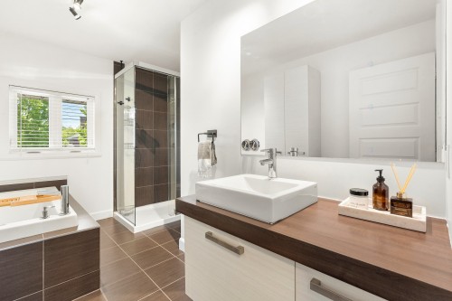 Salle de bains - 8759 Rue Colette-Samson, Québec (Les Rivières), QC 