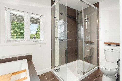 Salle de bains - 8759 Rue Colette-Samson, Québec (Les Rivières), QC 