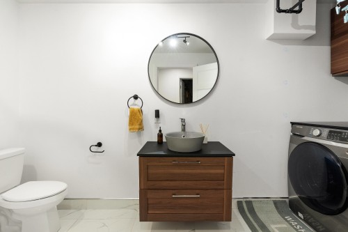 Salle de bains - 8759 Rue Colette-Samson, Québec (Les Rivières), QC 