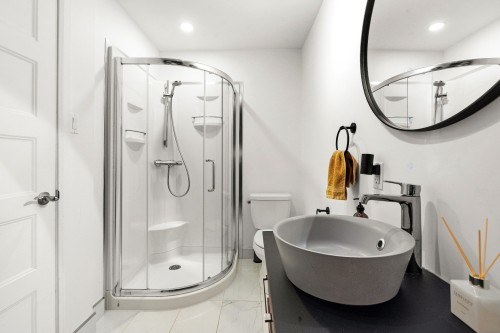 Salle de bains - 8759 Rue Colette-Samson, Québec (Les Rivières), QC 