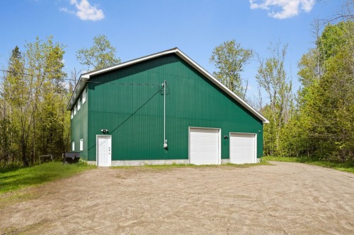 Garage - 42 Ch. Higgins, Low, QC 