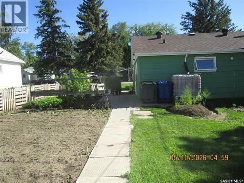 210 7Th Avenue W, Assiniboia, SK 