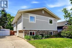22 Salemka CRESCENT  Regina, SK S4R 7S1