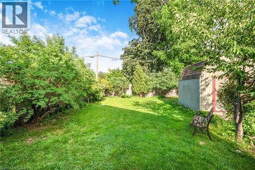 Expansive green lawn surrounded by mature trees and shrubs - 295 Keswick Court, Hamilton, ON 