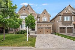 2147 VINELAND CRESCENT Oakville, ON L6H 0J6