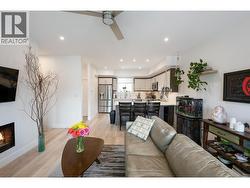 Living room/kitchen. - 