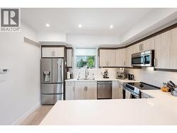 Kitchen. - 