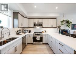 Kitchen. - 