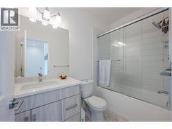 4 pce common bathroom - 3rd floor. - 