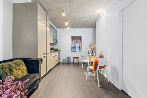 Salon - 312-198 Rue Ann, Montréal (Le Sud-Ouest), QC 