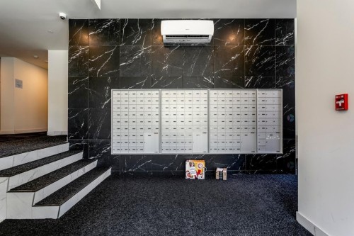 Mud Room - 607-1700 Rue Viola-Desmond, Montréal (Lasalle), QC 