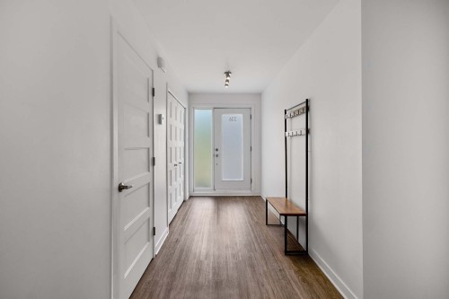 Mud Room - 336  - 338A Rue Angèle-Chartrand, Laval (Auteuil), QC 