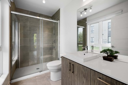 Master Bathroom - 336  - 338A Rue Angèle-Chartrand, Laval (Auteuil), QC 