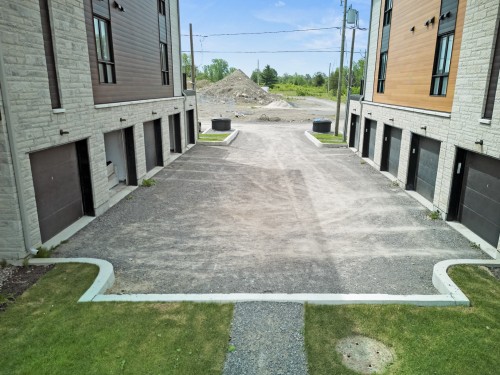Garage - 336  - 338A Rue Angèle-Chartrand, Laval (Auteuil), QC 