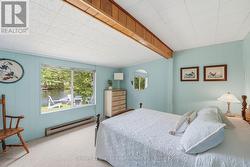 LARGE BEDROOM 2 WITH A VIEW OF THE RIVER - 