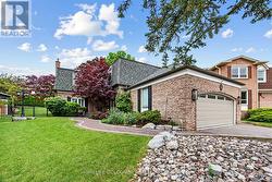 416 VICTOR COURT Pickering, ON L1W 3J8