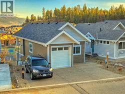 Parking for 3 cars + garage - 