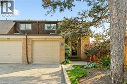 570 FORESTWOOD Crescent  Burlington, ON L7L 4K3