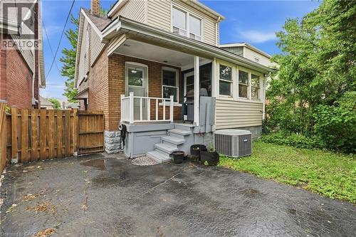 16 Connaught Avenue N, Hamilton, ON 