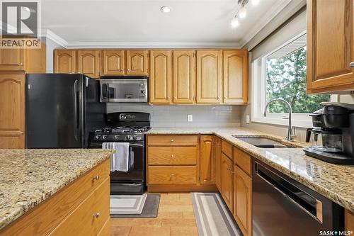 516 Lake Crescent, Saskatoon, SK 