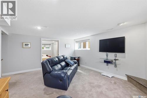 516 Lake Crescent, Saskatoon, SK 