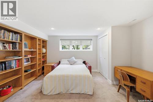 516 Lake Crescent, Saskatoon, SK 