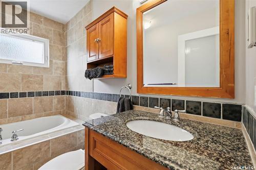 516 Lake Crescent, Saskatoon, SK 