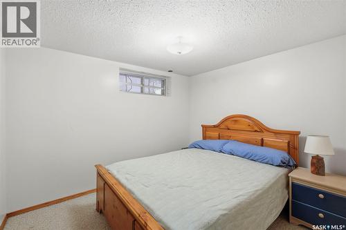 516 Lake Crescent, Saskatoon, SK 