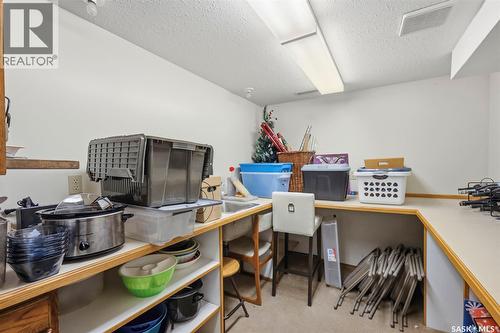 516 Lake Crescent, Saskatoon, SK 