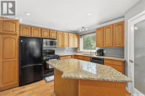516 Lake Crescent, Saskatoon, SK 