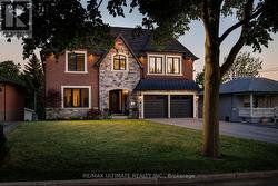 33 DORSEY DRIVE Toronto, ON M6L 1S9