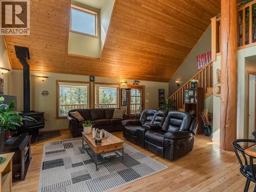 955 Cedar Brae Road, Glade, BC - Indoor Photo Showing Living Room