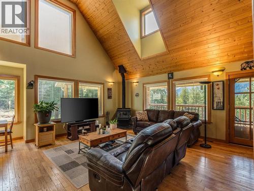 955 Cedar Brae Road, Glade, BC - Indoor Photo Showing Living Room