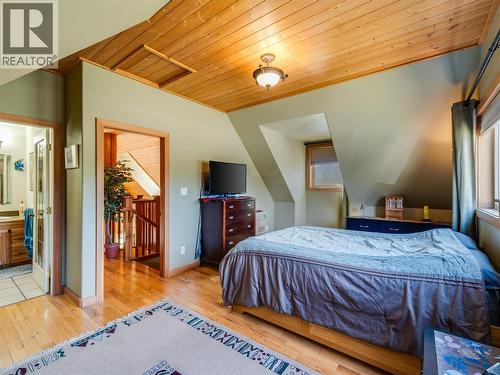 955 Cedar Brae Road, Glade, BC - Indoor Photo Showing Bedroom