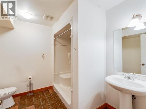 955 Cedar Brae Road, Glade, BC - Indoor Photo Showing Bathroom