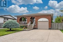 7 OAKLAND DRIVE  Hamilton, ON L8E 3R4