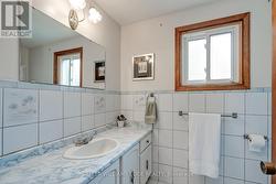 Second Unit bath - 