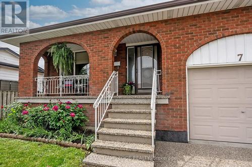 7 Oakland Drive, Hamilton, ON 